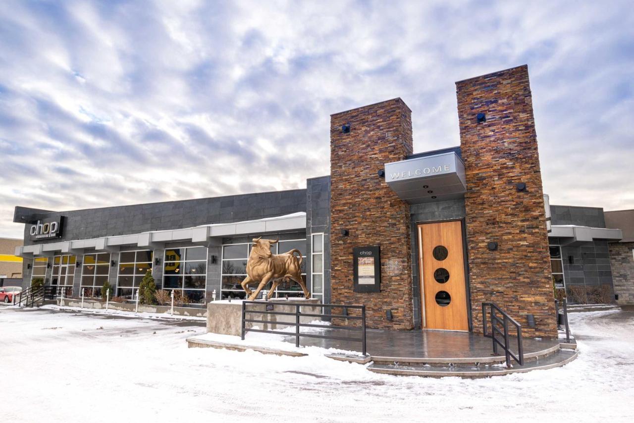 Sandman Hotel Edmonton West Bagian luar foto
