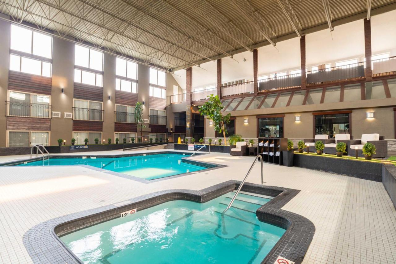Sandman Hotel Edmonton West Bagian luar foto