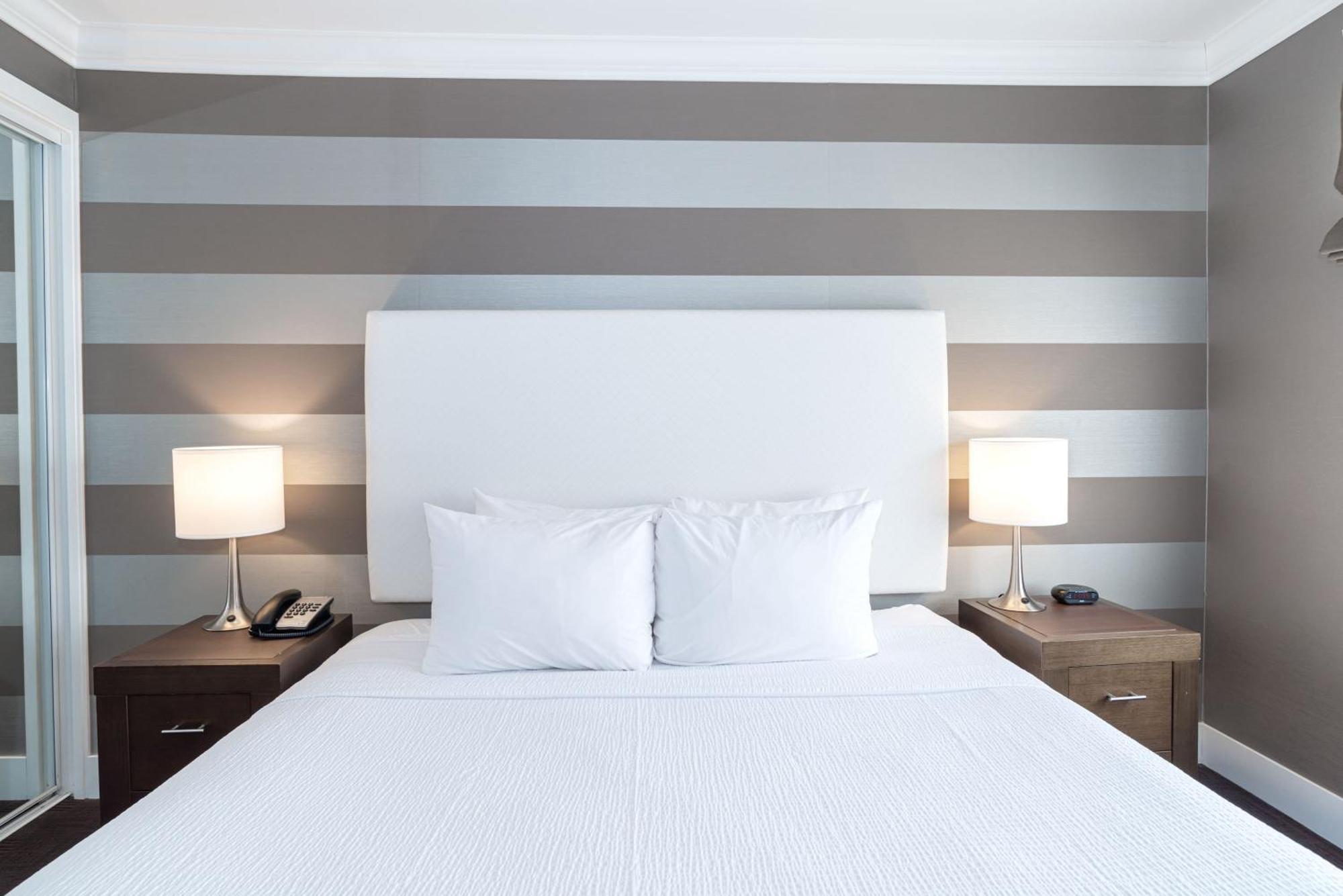 Sandman Hotel Edmonton West Bagian luar foto