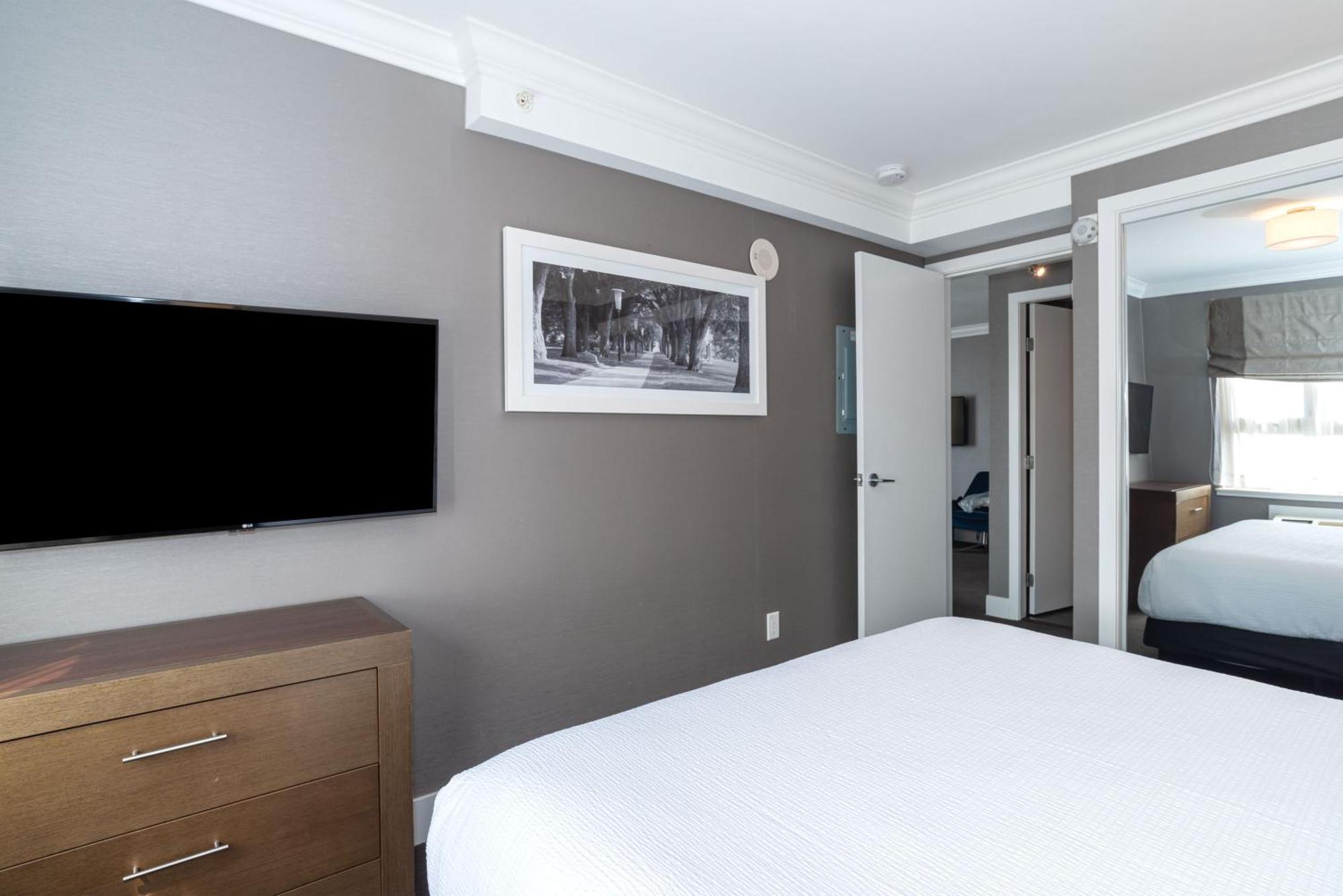 Sandman Hotel Edmonton West Bagian luar foto