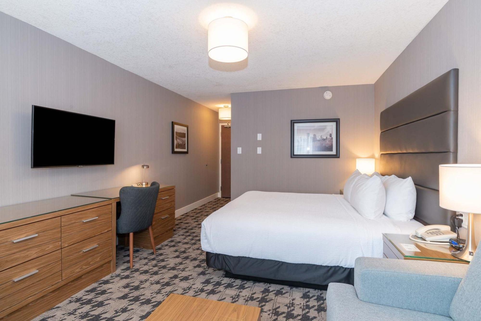 Sandman Hotel Edmonton West Bagian luar foto