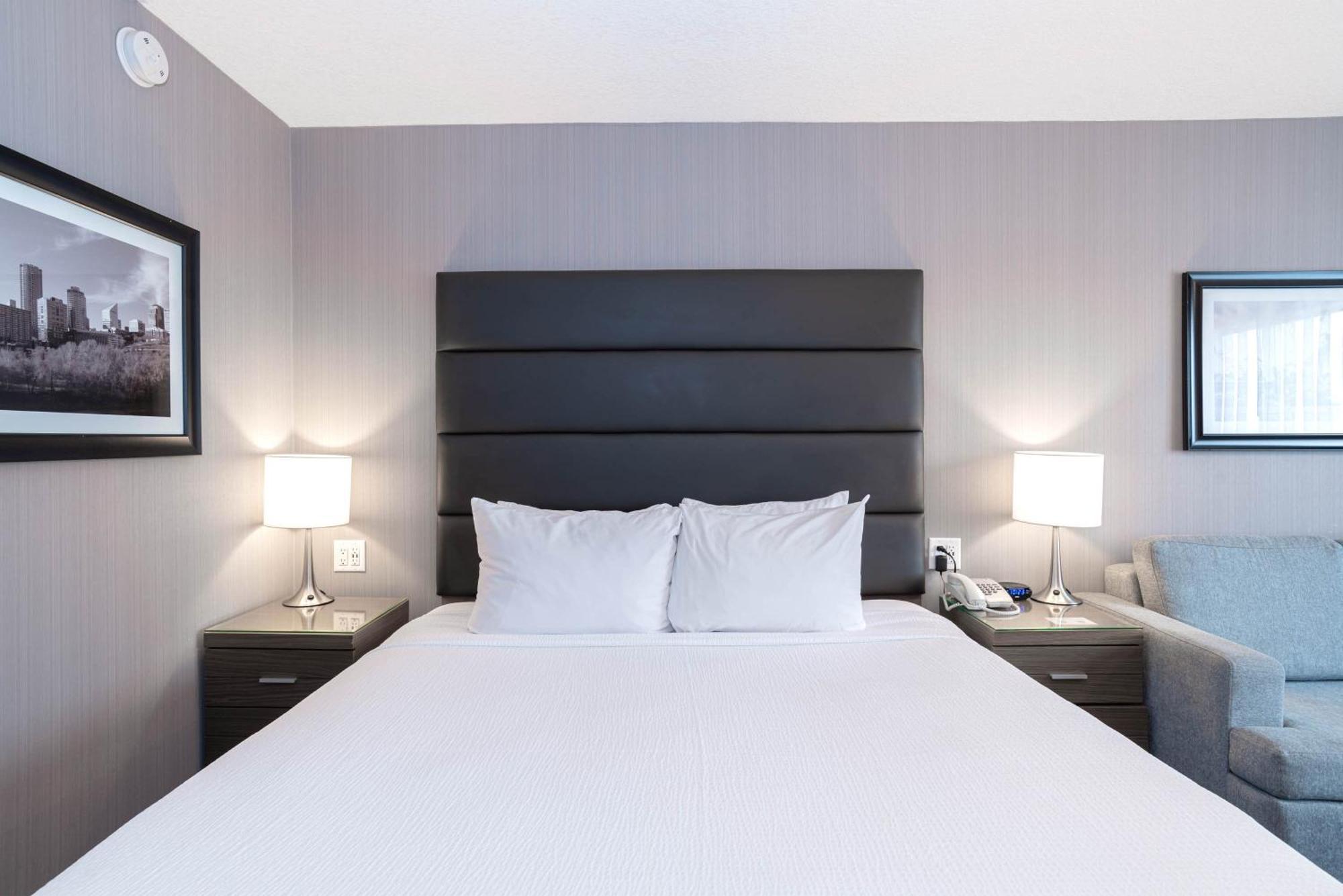 Sandman Hotel Edmonton West Bagian luar foto