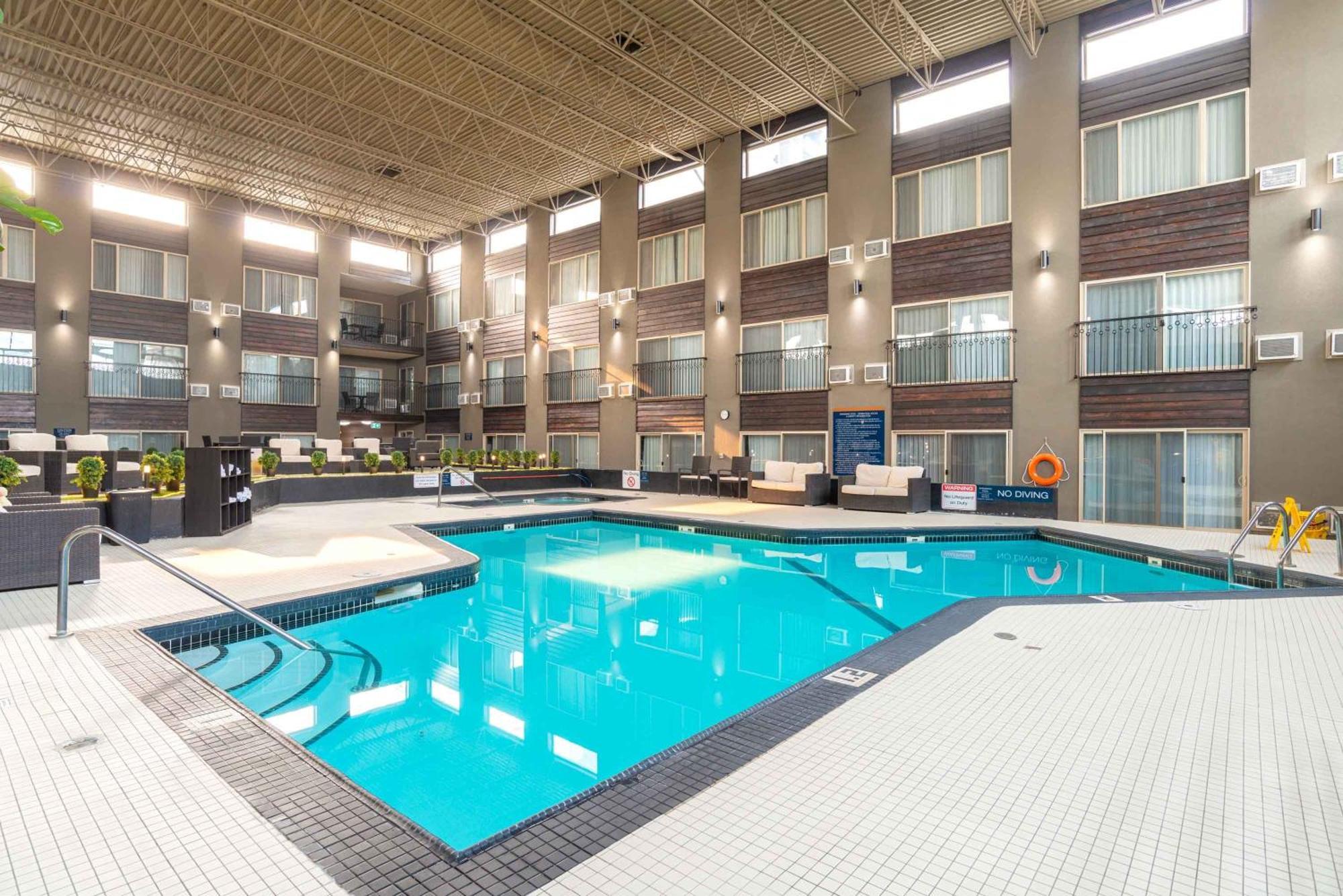 Sandman Hotel Edmonton West Bagian luar foto