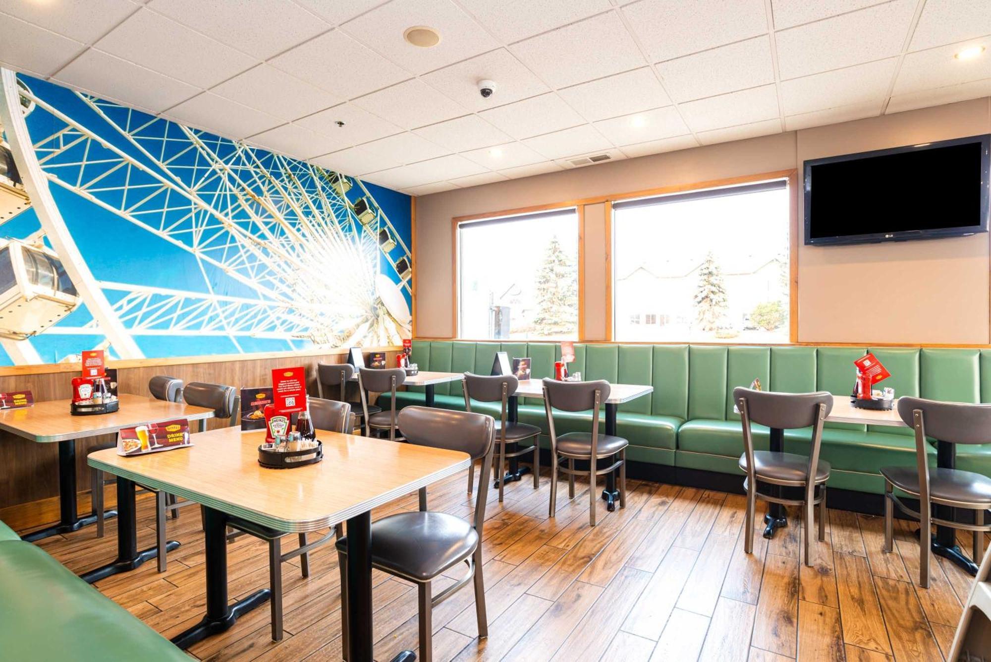 Sandman Hotel Edmonton West Bagian luar foto