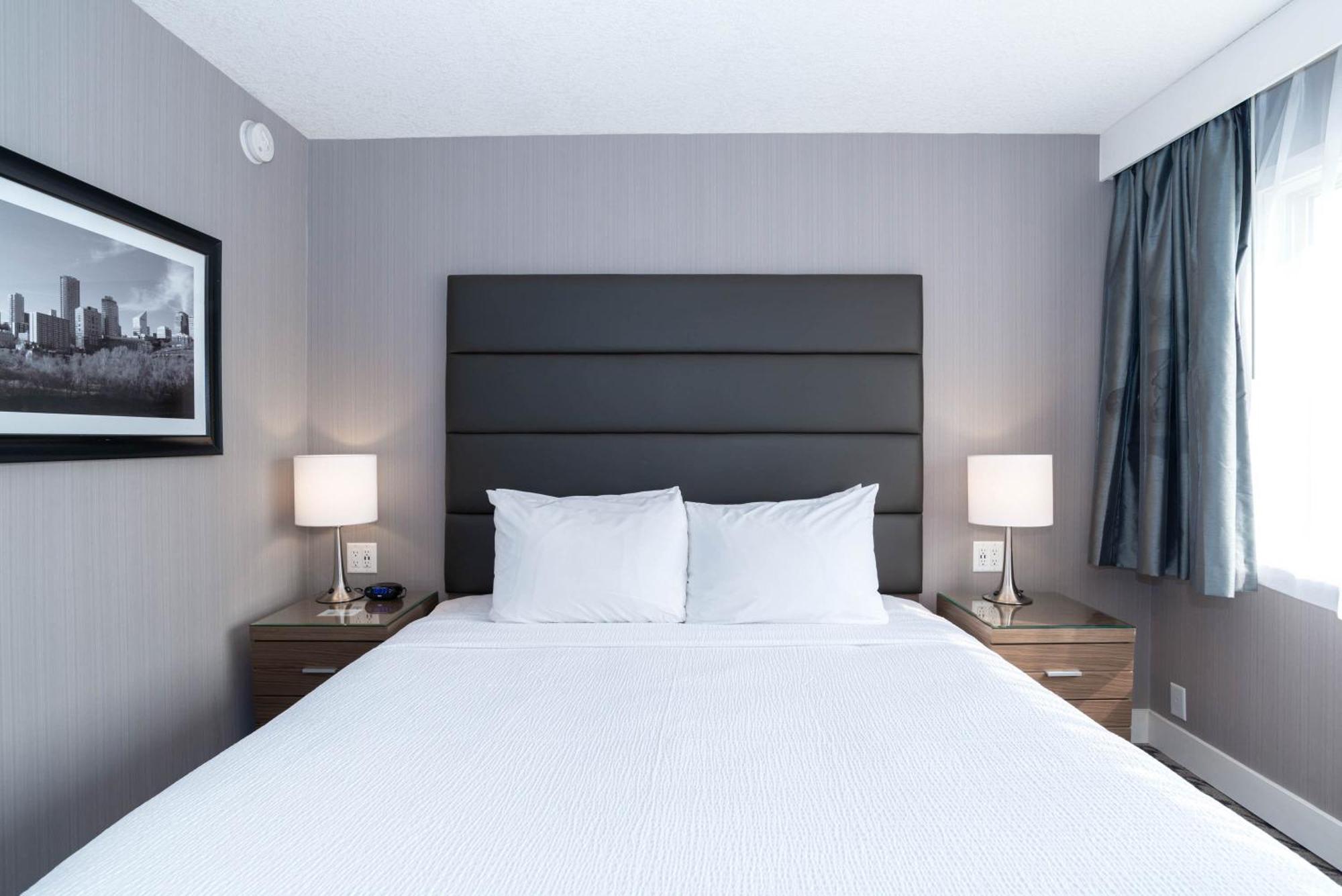 Sandman Hotel Edmonton West Bagian luar foto