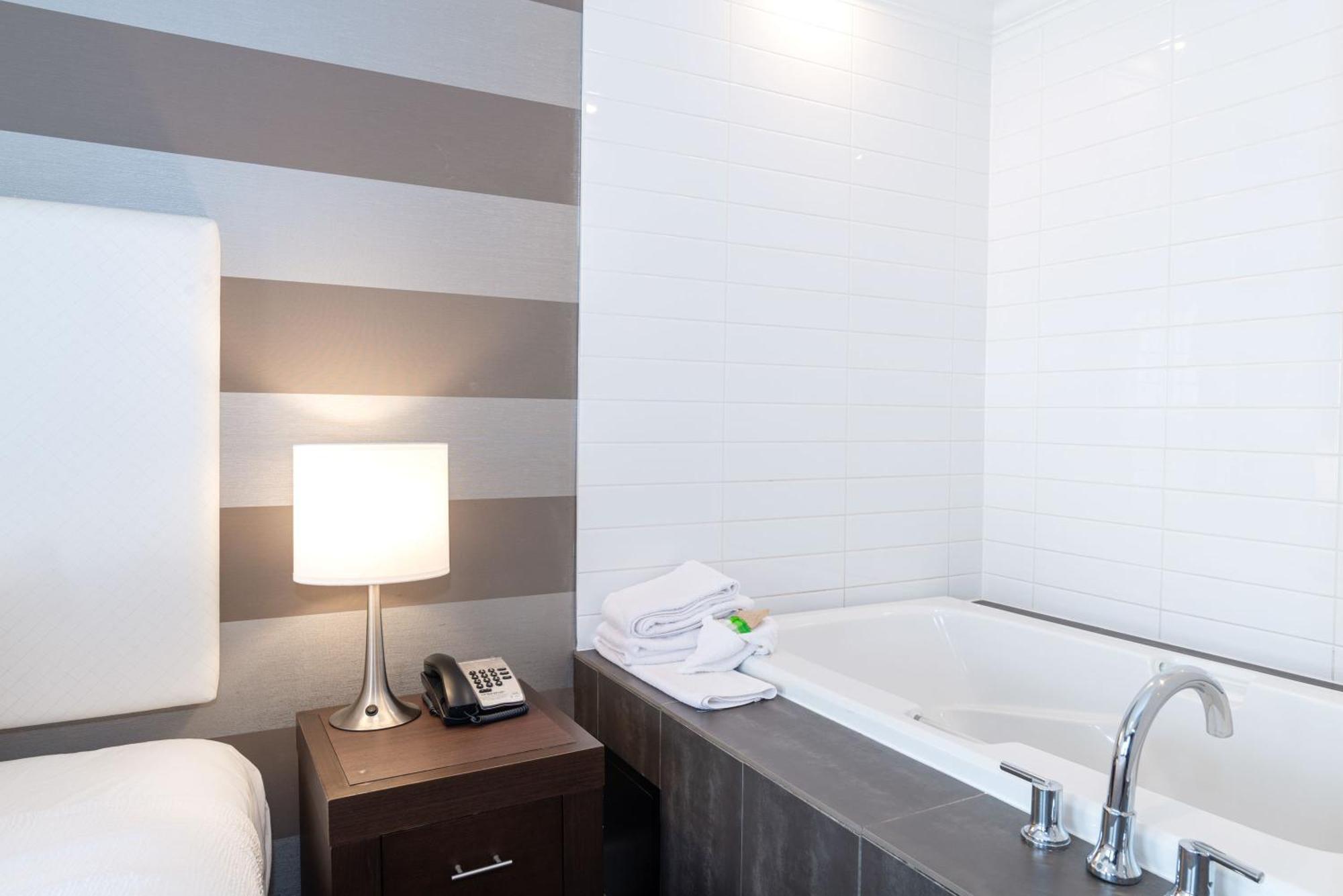 Sandman Hotel Edmonton West Bagian luar foto