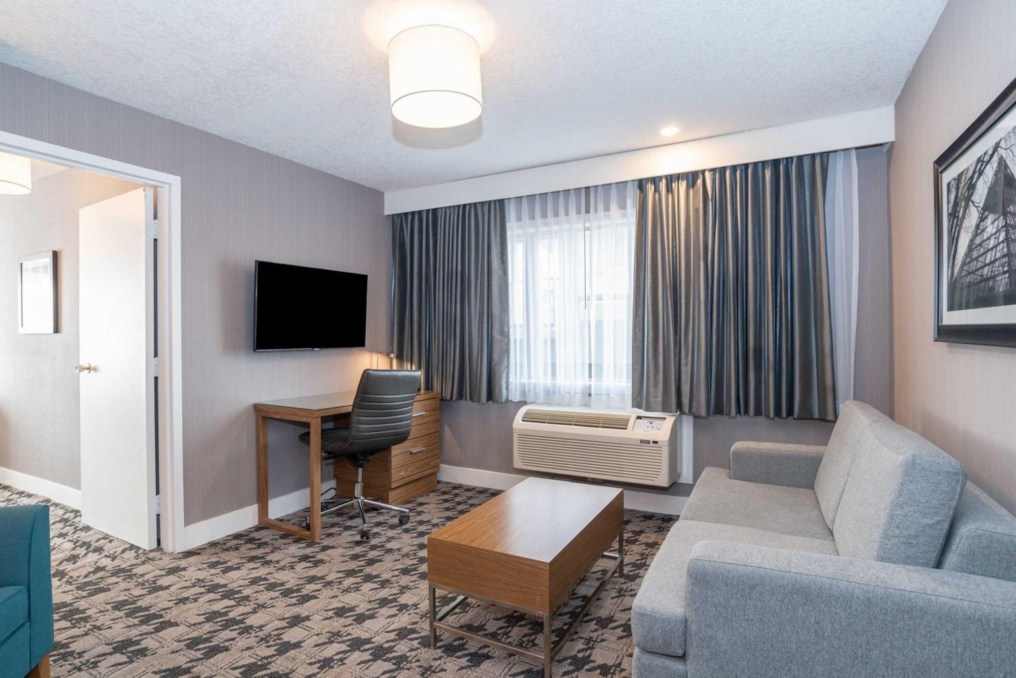 Sandman Hotel Edmonton West Bagian luar foto