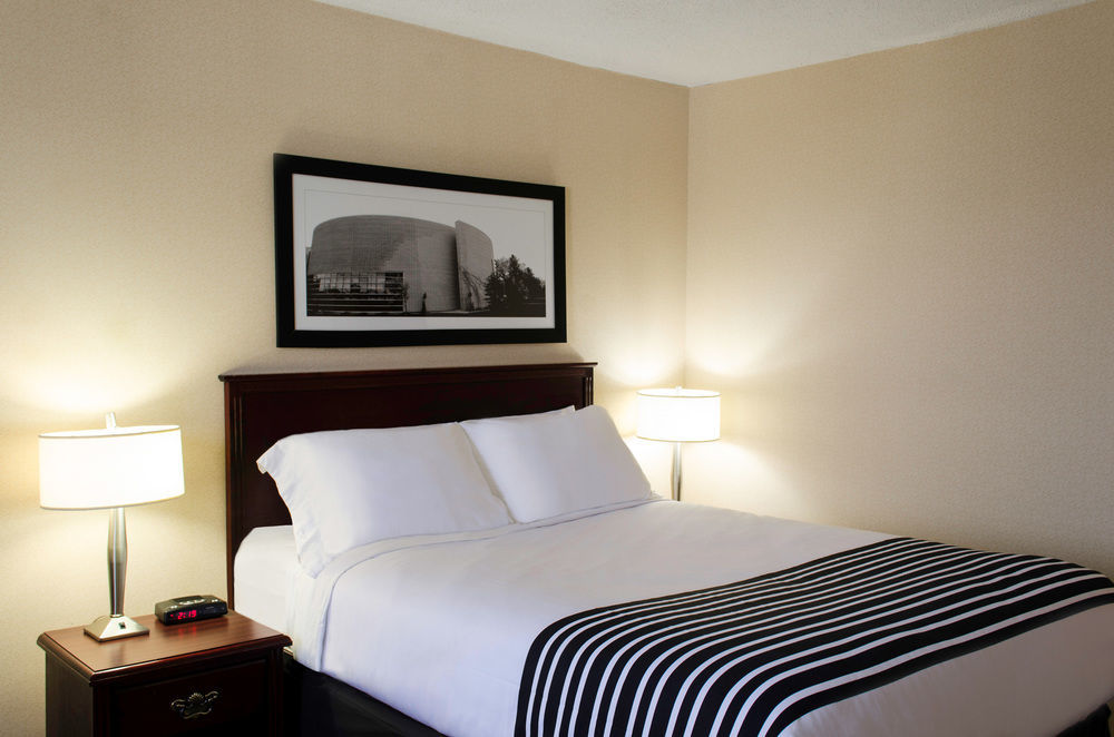 Sandman Hotel Edmonton West Bagian luar foto