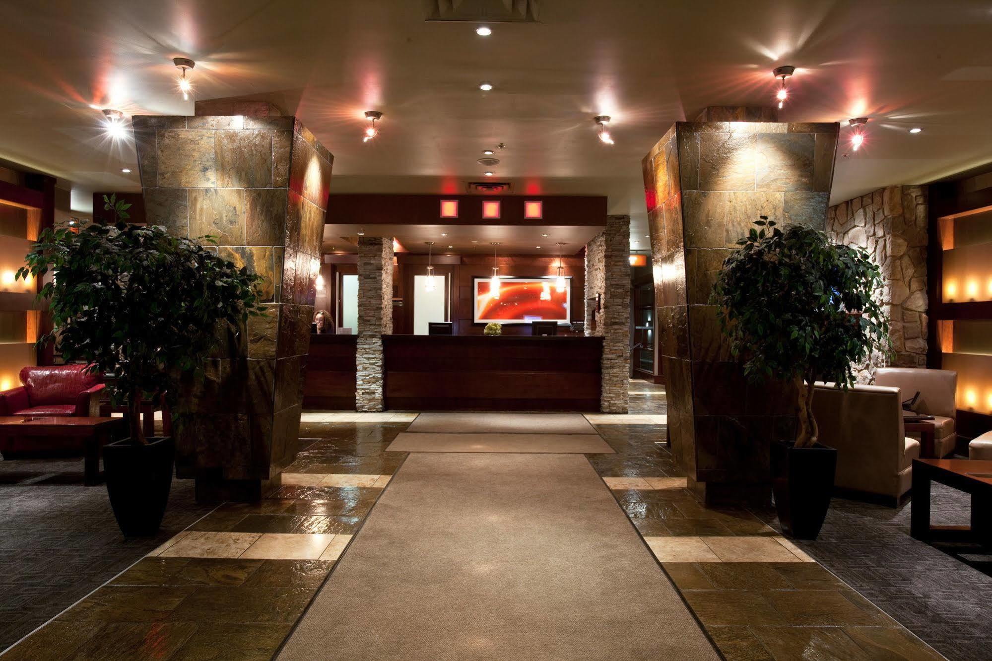 Sandman Hotel Edmonton West Bagian luar foto