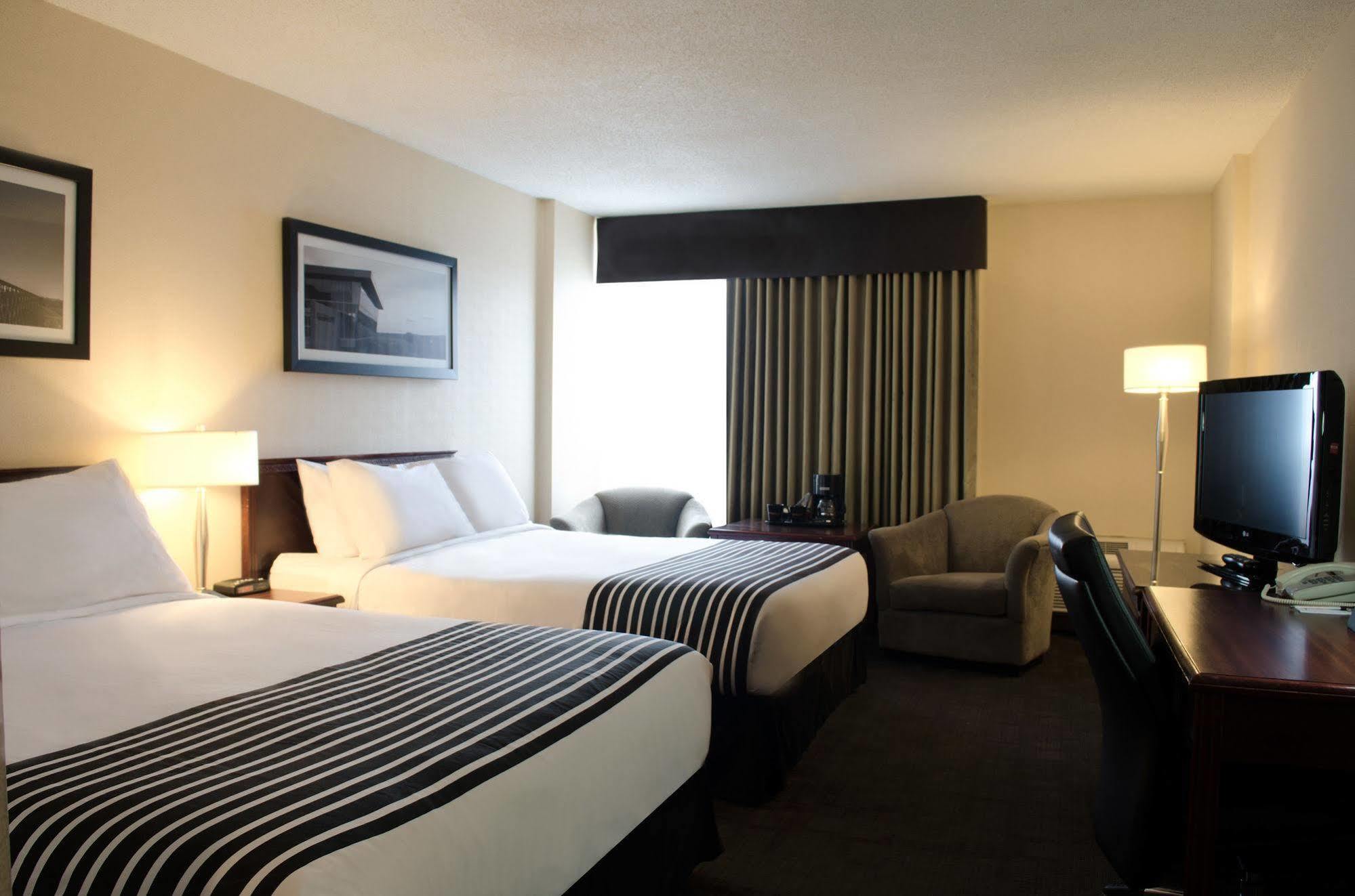 Sandman Hotel Edmonton West Bagian luar foto